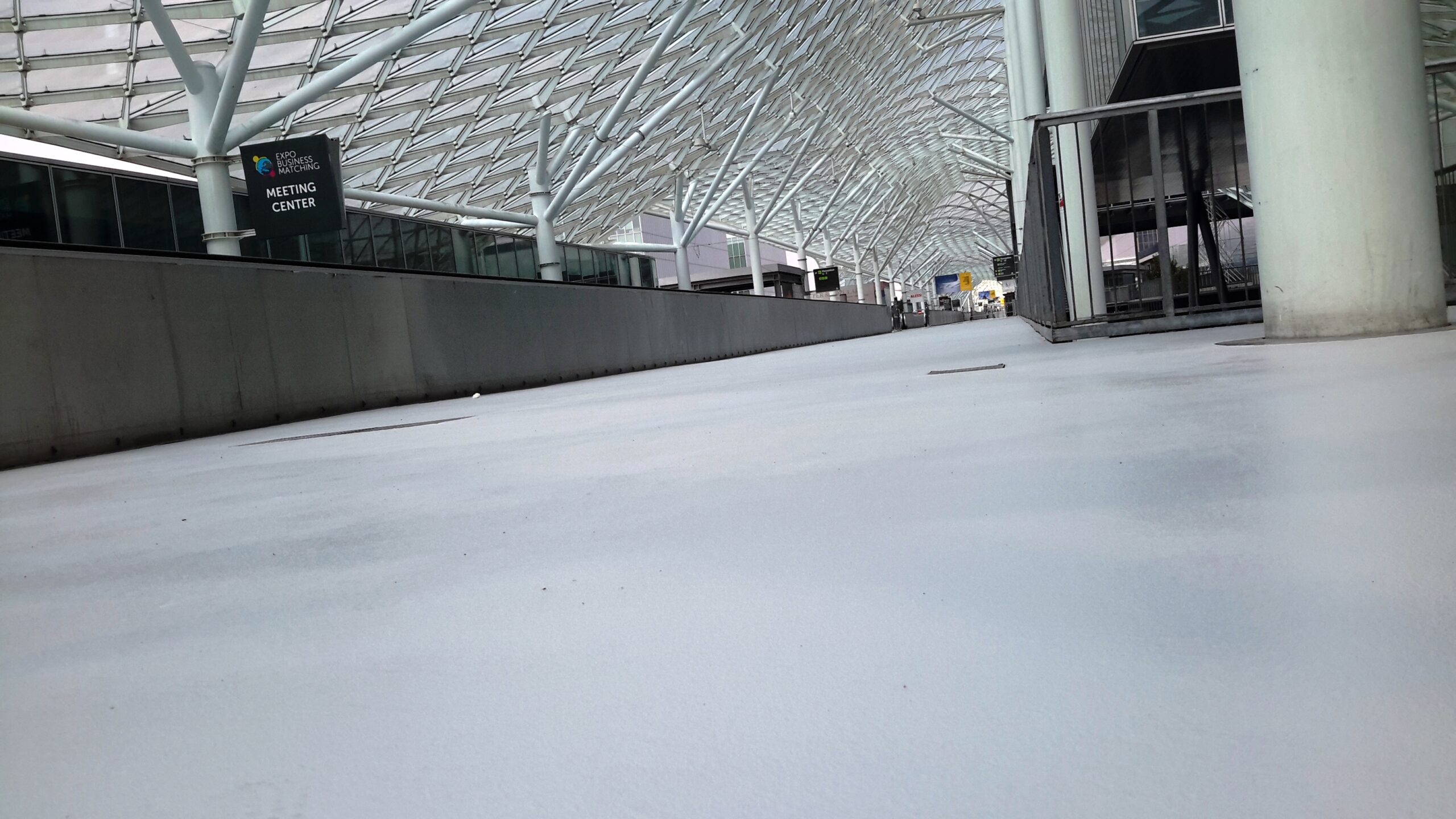 Ponte dei Mari a Fiera Milano: Soluzioni in Resina Prima Pavimenti
