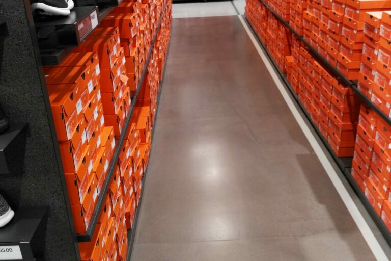 Pavimenti customizzati per brand store