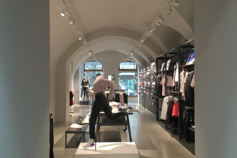 Pavimenti in resina per brand store