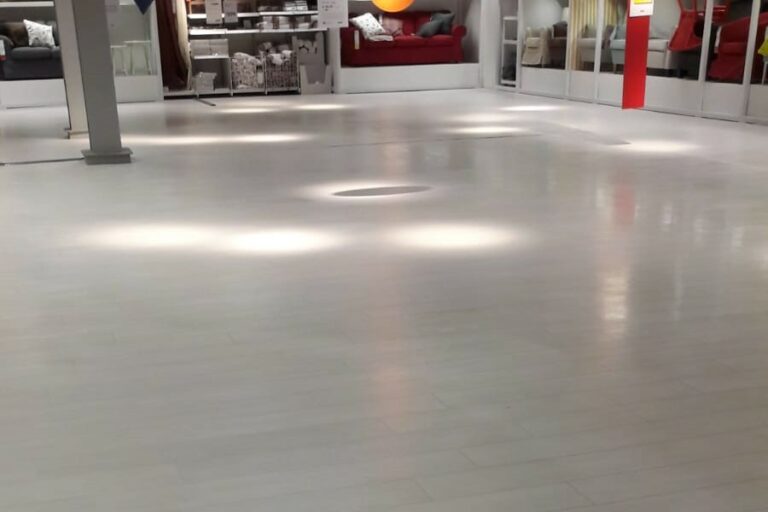 Pavimenti in PVC DI SQUARE per retail