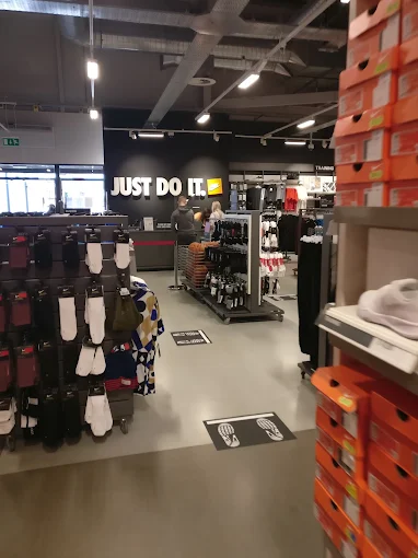 Nike Factory Store Gretna UK Pavimenti in Ultratop Polished