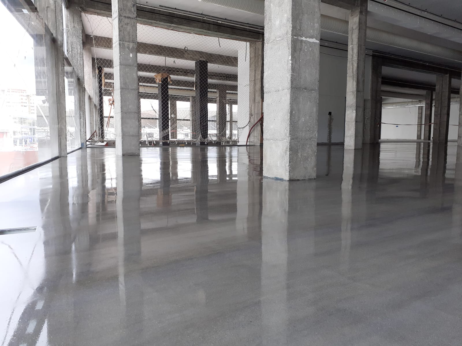 Prima Pavimenti in resina per showroom Hyundai di Las Palmas nelle Isole Canarie 