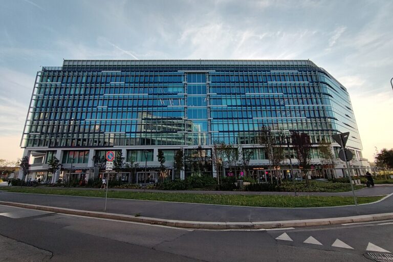 Edificio Spark 1 Milano Santa Giulia : Prima Pavimenti industriali e rivestimenti in resina per uffici