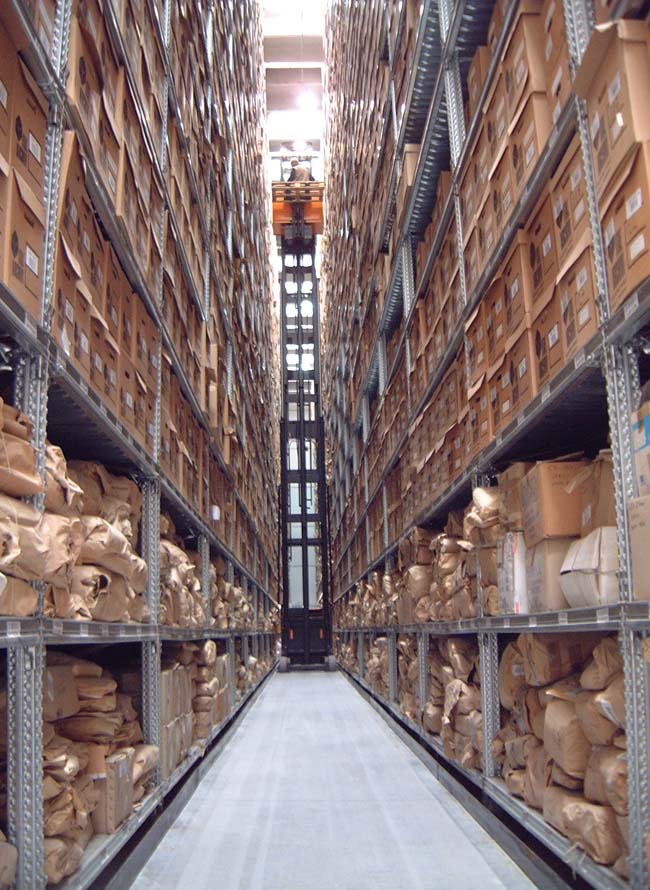 Prima Pavimenti industriali ad alta planarità per logistica a grandi altezze