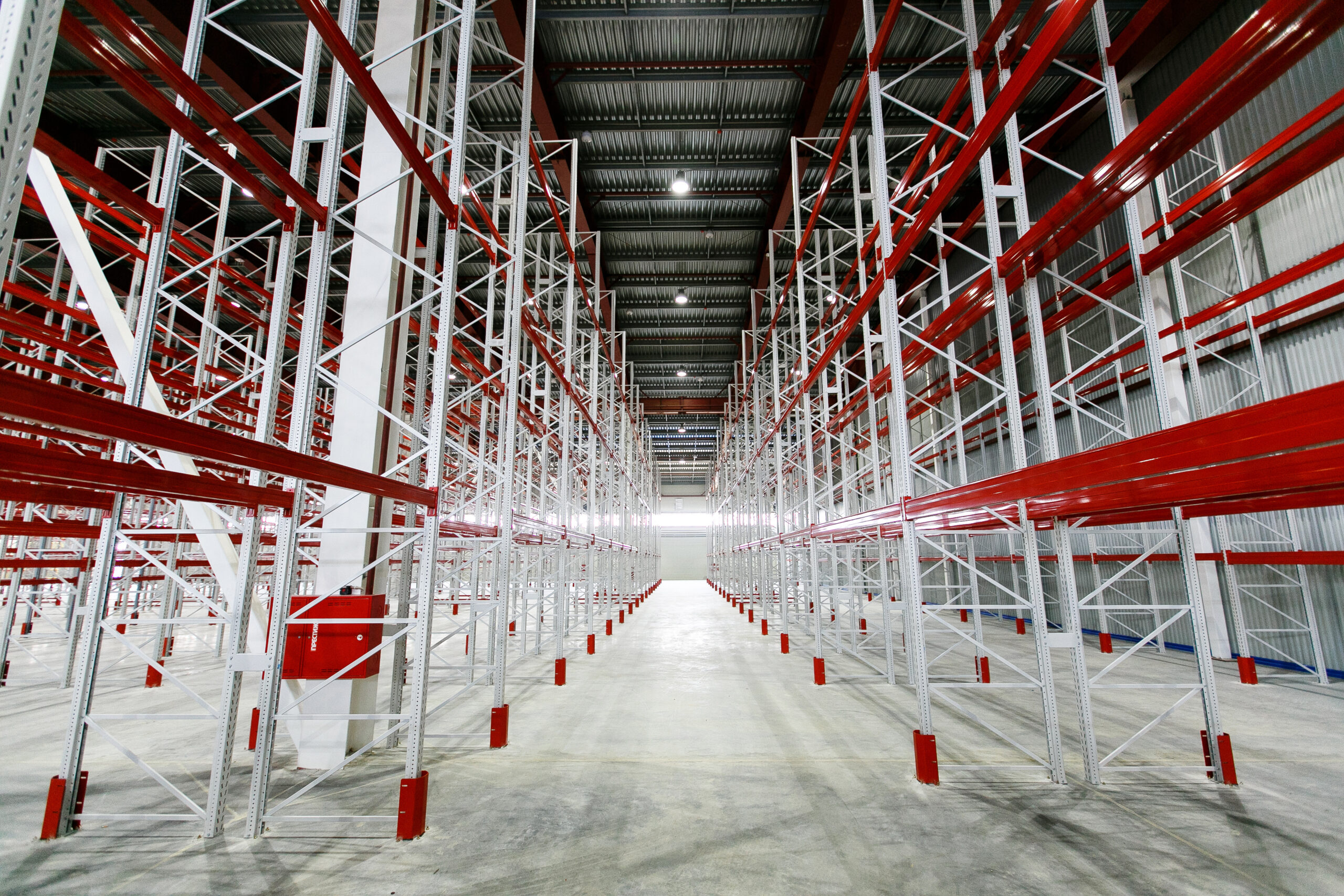 Prima Pavimenti industriali ad alta planarità per magazzini a grandi altezze