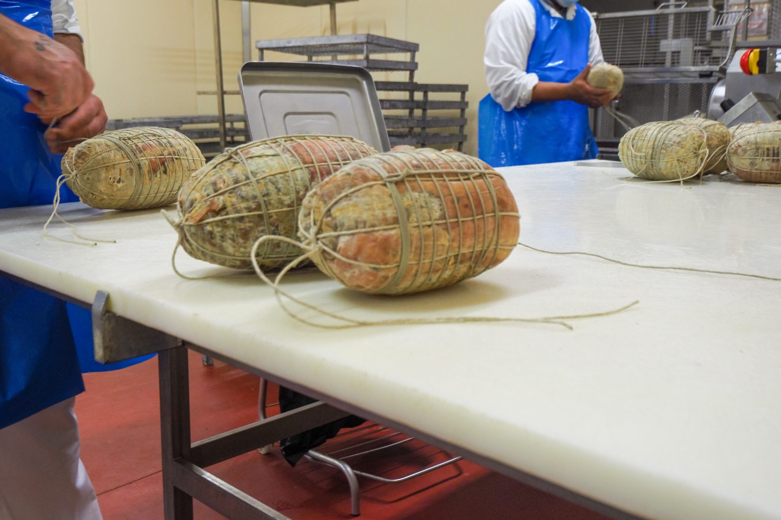 Prima Pavimenti in RIVESTIMENTI IN POLIURETANO CEMENTO per salumifici e industria alimentare