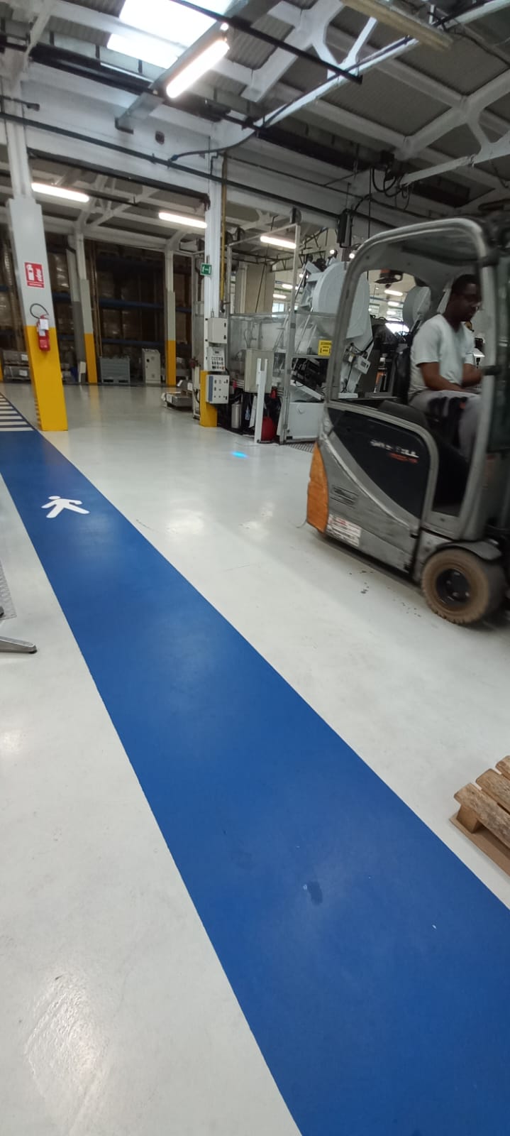 Poliuretano cemento vs resina epossidica: le differenze | Prima