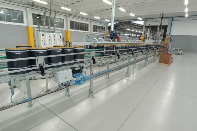 Industria di produzione packaging. rinnovo delle pavimentazioni con rivestimenti in resina certificati Prima Pavimenti