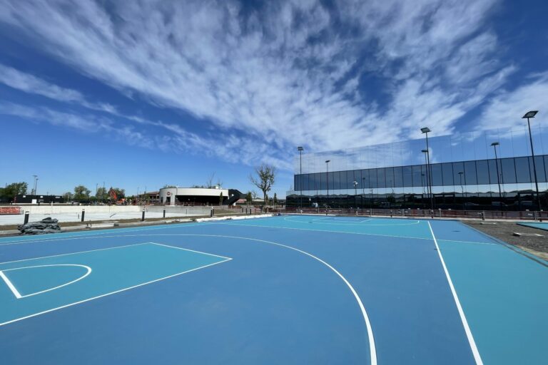 I pavimenti sportivi Prima Pavimenti per il campo del Derthona Basket