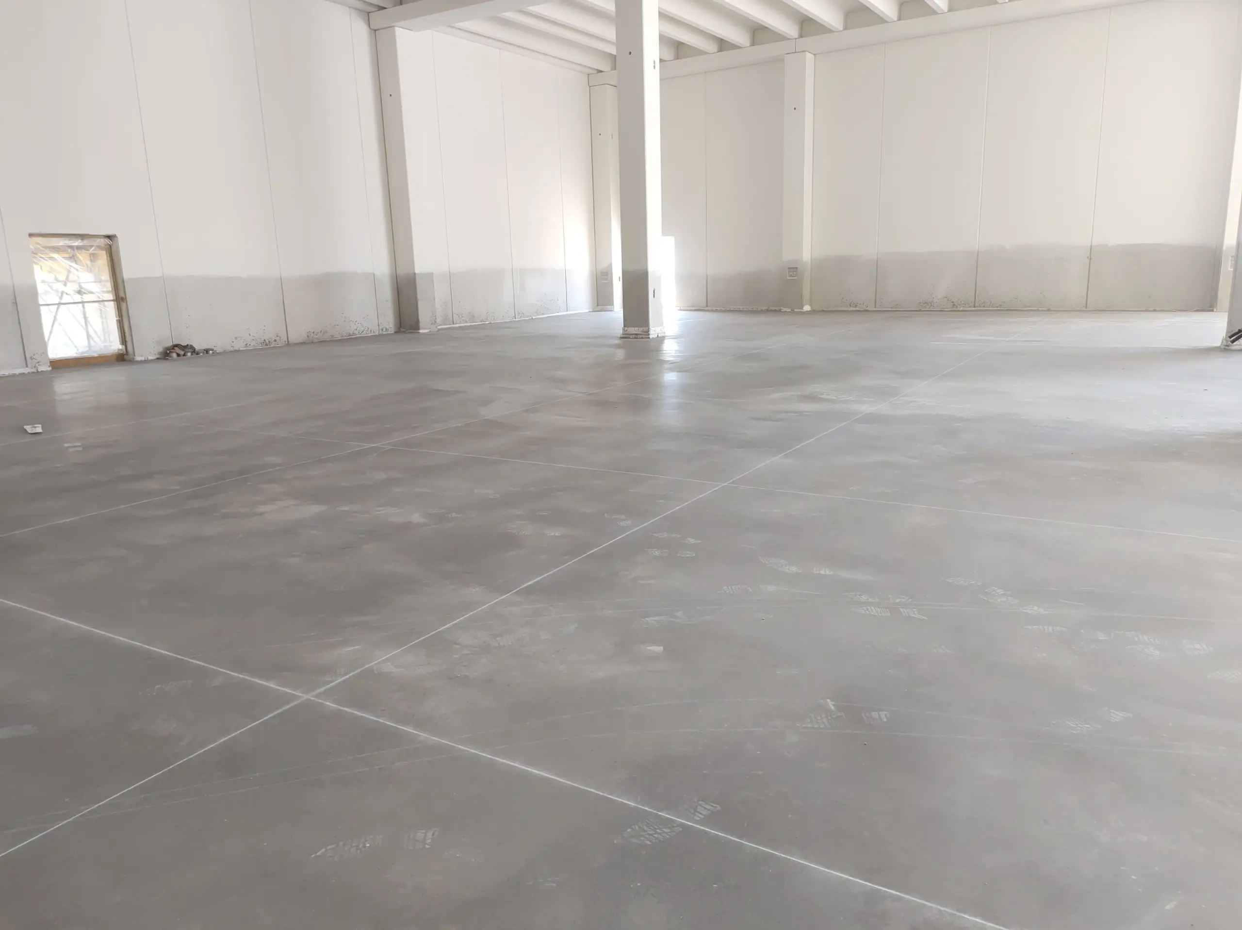 Prima Pavimenti Grande Distribuzione: OBI La Spezia: pavimento industriale in calcestruzzo tradizionale