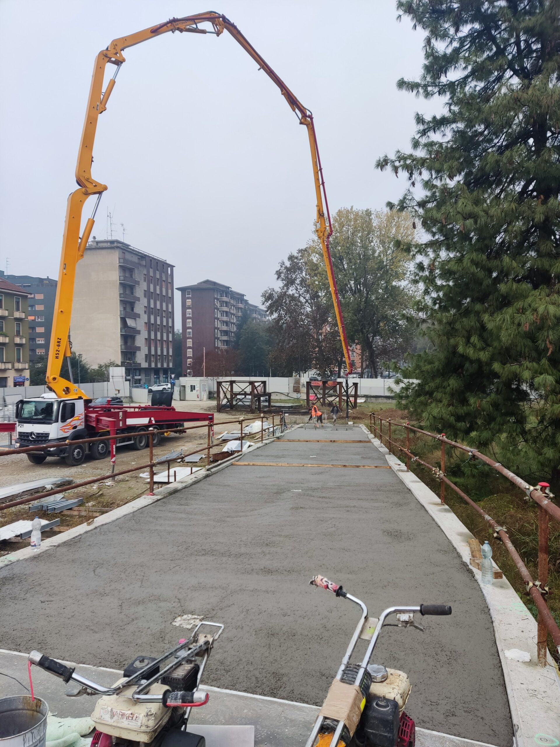 Passerella ciclopedonale San Cristoforo - Pavimenti  industriali in calcestruzzo per esterni