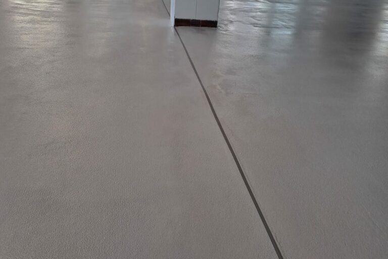 Prima Pavimenti in resina epossidica multistrato per officine auto e concessionarie