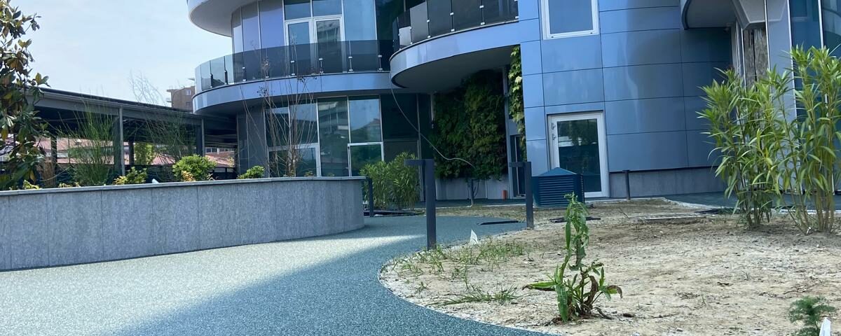 Aree pubbliche e private. Vialetti pedonali e carrabili. Prima Drain Stone® Pavimentazione drenante