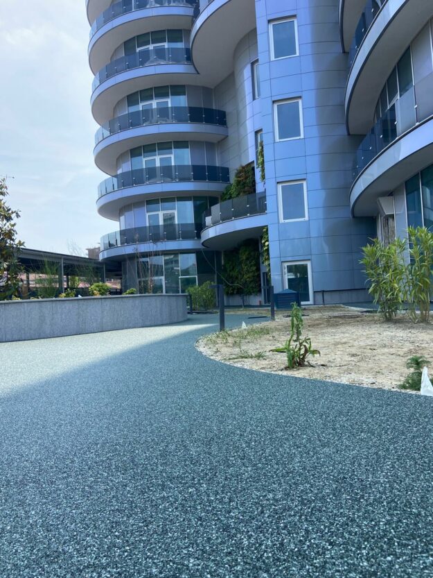 Aree pubbliche e private. Vialetti pedonali e carrabili. Prima Drain Stone® Pavimentazione drenante