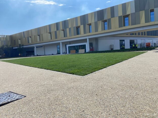 PRIMA GROUND® - Calcestruzzo architettonico in sasso lavato per HQ Bulgari Valenza