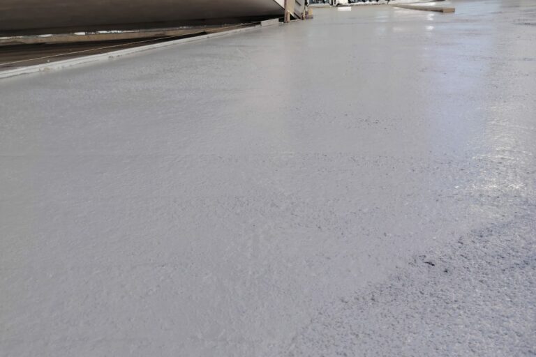 Nuova sede Findomestic a Firenze: Pavimenti in Calcestruzzo Staggiati per il successivo rivestimento con PRIMA GROUND® – Calcestruzzo architettonico in sasso lavato a vista.