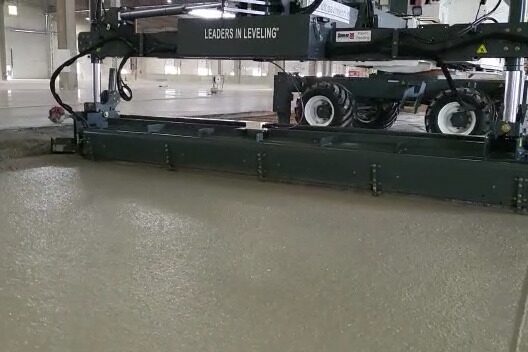 Pavimenti industriali realizzati con laser screed. Alta planarità e tecnologia per logistica e magazzini