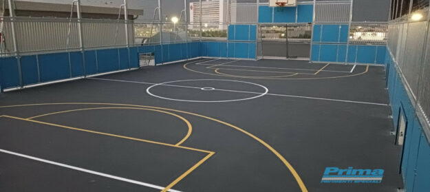 Decathlon Milano Merlata Bloom: Sistema multistrato ad elevata elasticità a base di resine acriliche in combinazione con un tappetino in gomma granulare per campi multisport