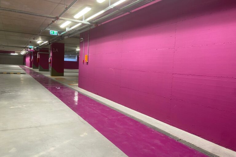 Parcheggio Politecnico di Torino: percorsi in resina, tinteggiatura pareti e pilastri