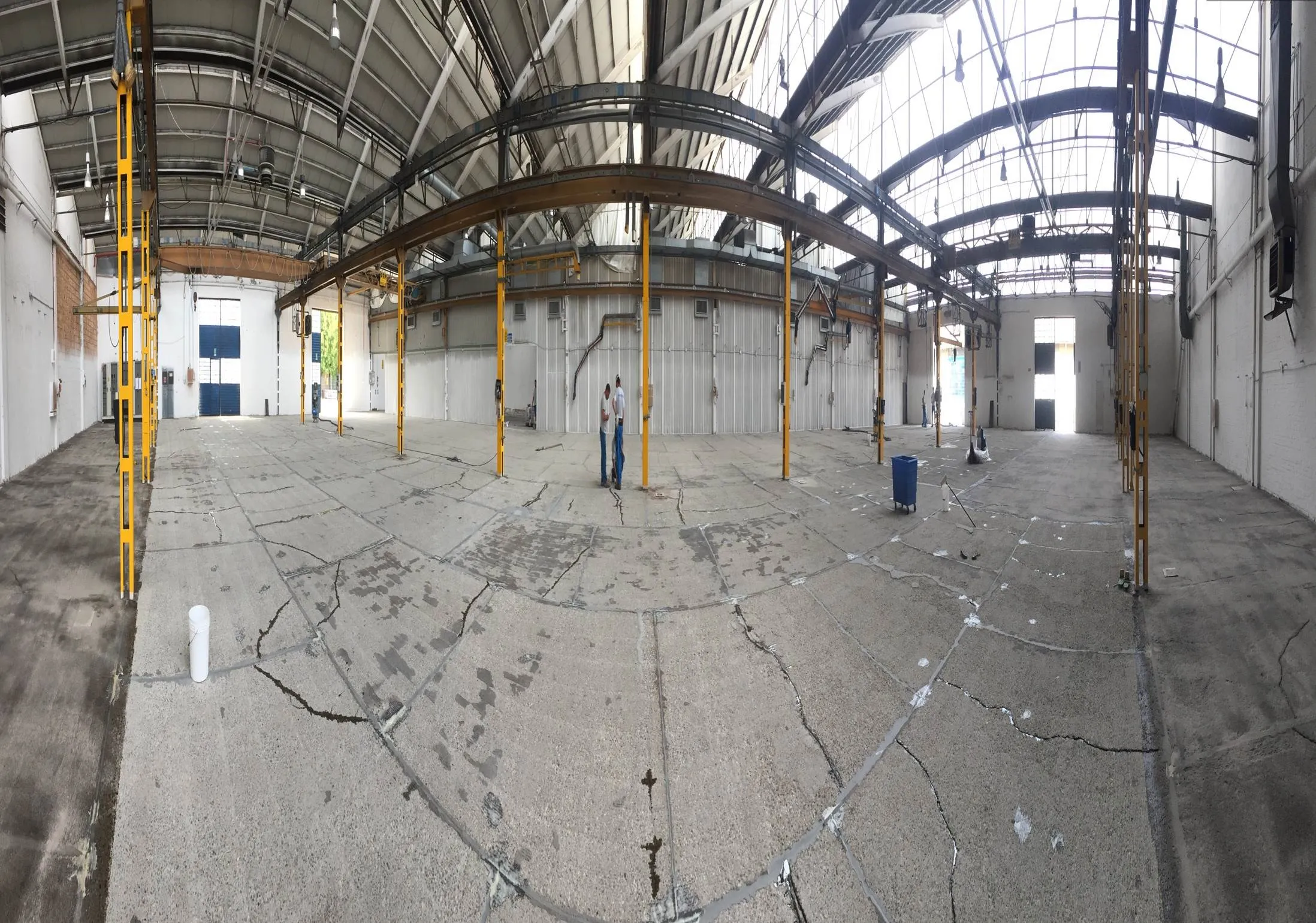 prima_Pavimento industriale danneggiato