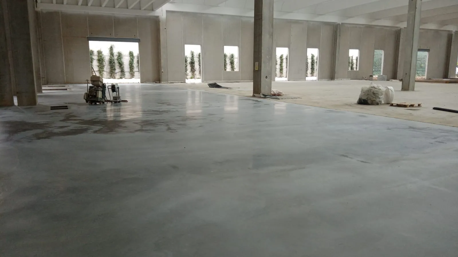 Pavimenti industriali laser screed per industria trasformazione materie prime plastiche Mazzucchelli - Castiglione Olona