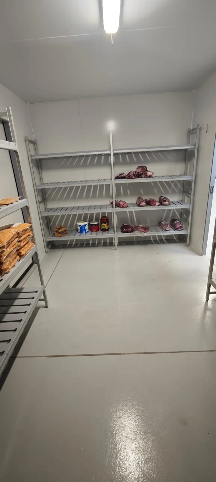 Pavimenti in resina multistrato HACCP per cella di industria alimentare di ready food