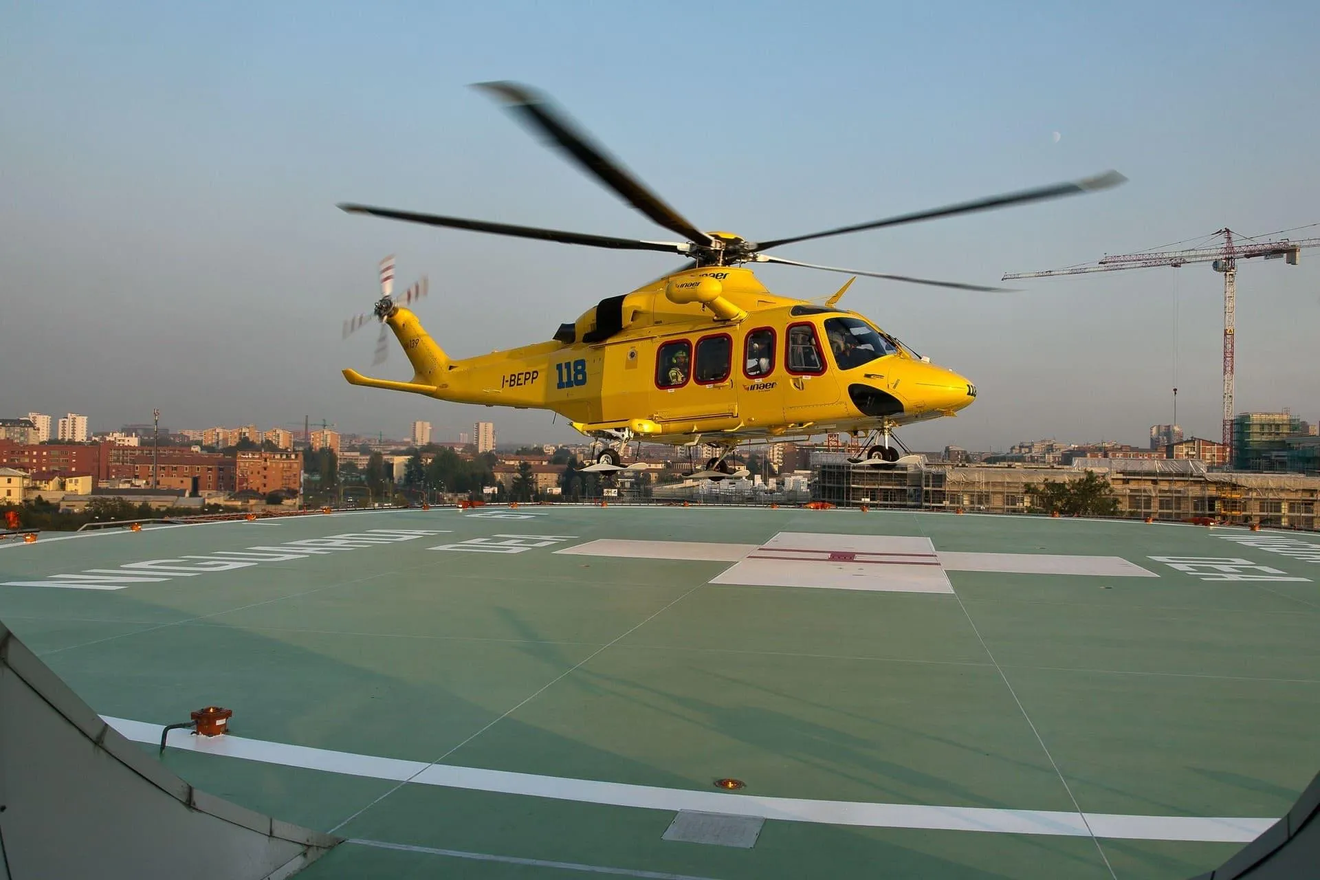 Rivestimento in resina a norma ENAC piattaforma elisoccorso Ospedale Niguarda Milano