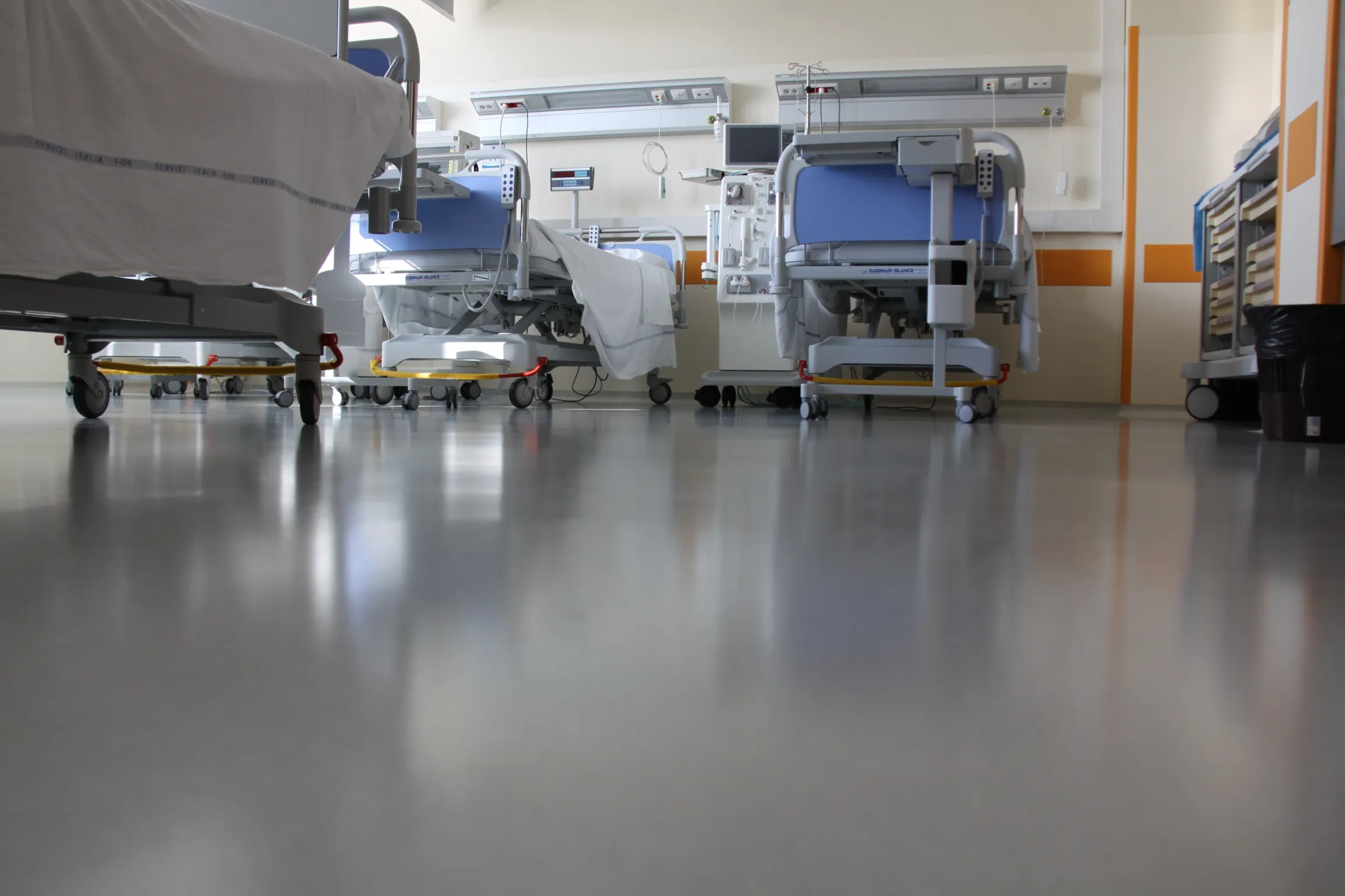 Pavimento in resina MAPEI MAPEFLOOR COMFORT SYSTEM AL per le camere degenza presso l'Ospedale Sansepolcro di Arezzo