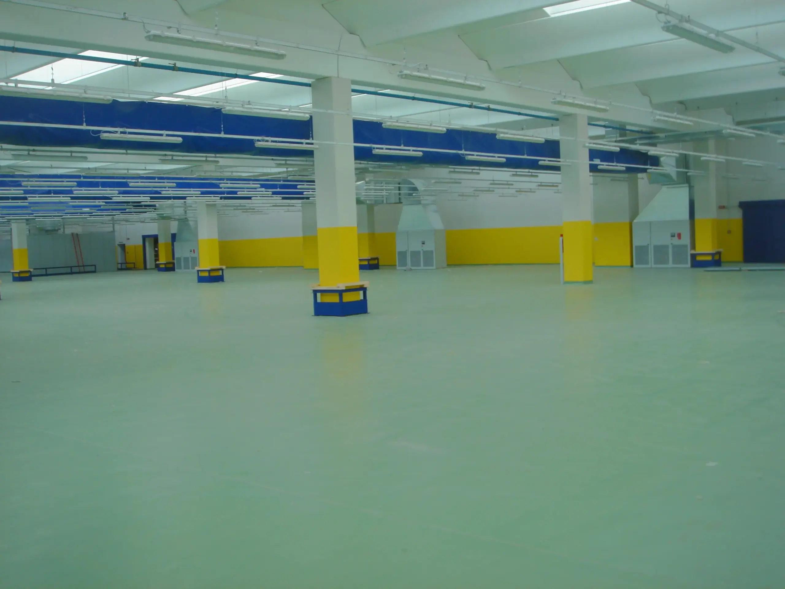 Pavimento in resina MAPEI MAPEFLOOR SYSTEM 32 per il Magazzino di Poste Italiane a Peschiera Borromeo