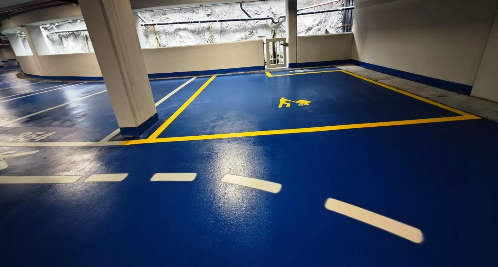 Parking interrato del Porto Turistico Carlo Riva – Rapallo (GE). Pavimenti in resina e segnaletica