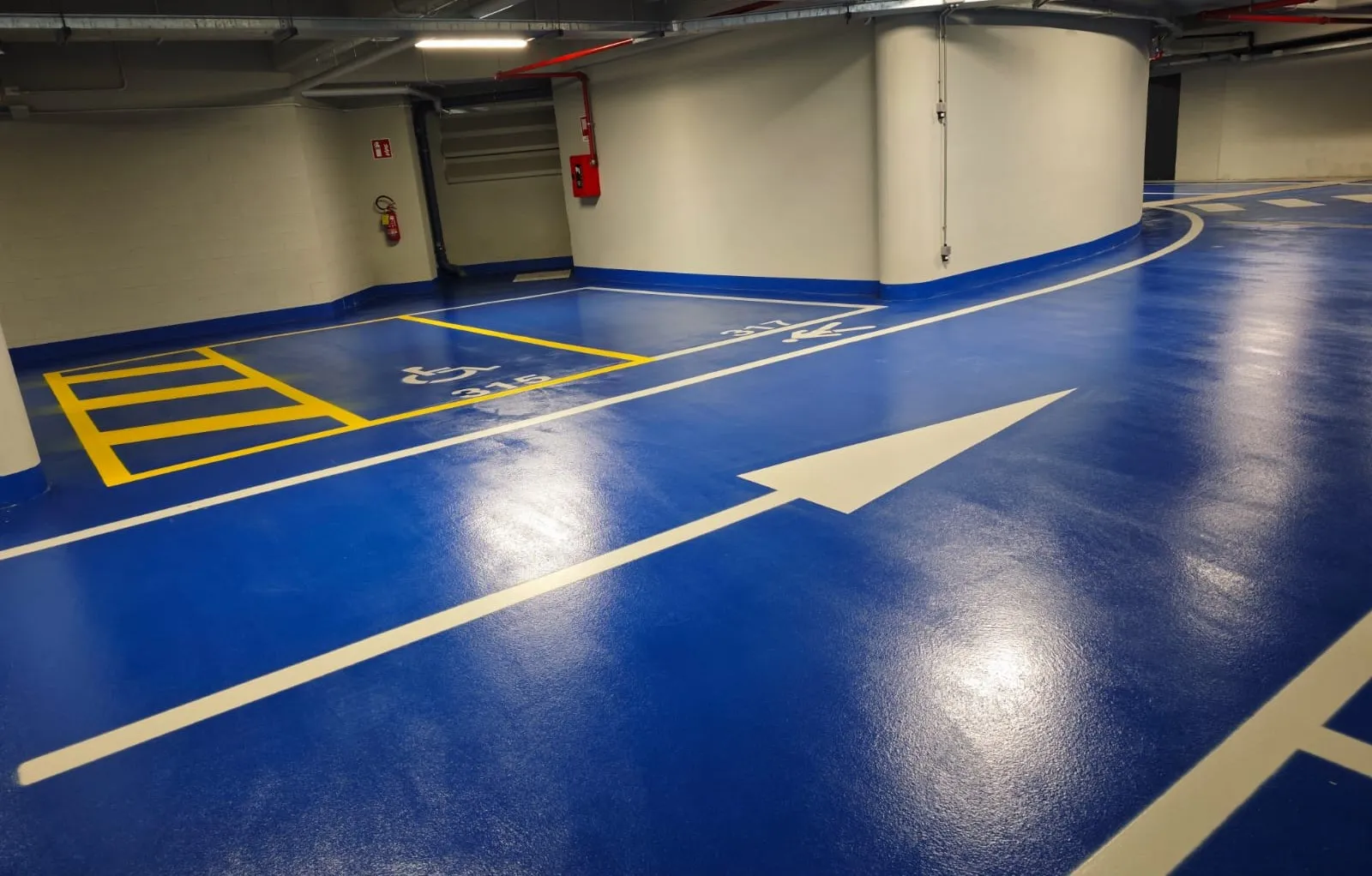 Parking interrato del Porto Turistico Carlo Riva – Rapallo (GE). Pavimenti in resina e segnaletica