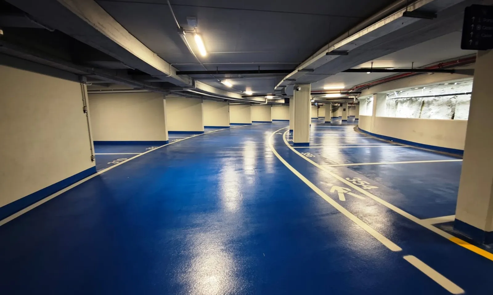 Parking interrato del Porto Turistico Carlo Riva – Rapallo (GE). Pavimenti in resina e segnaletica