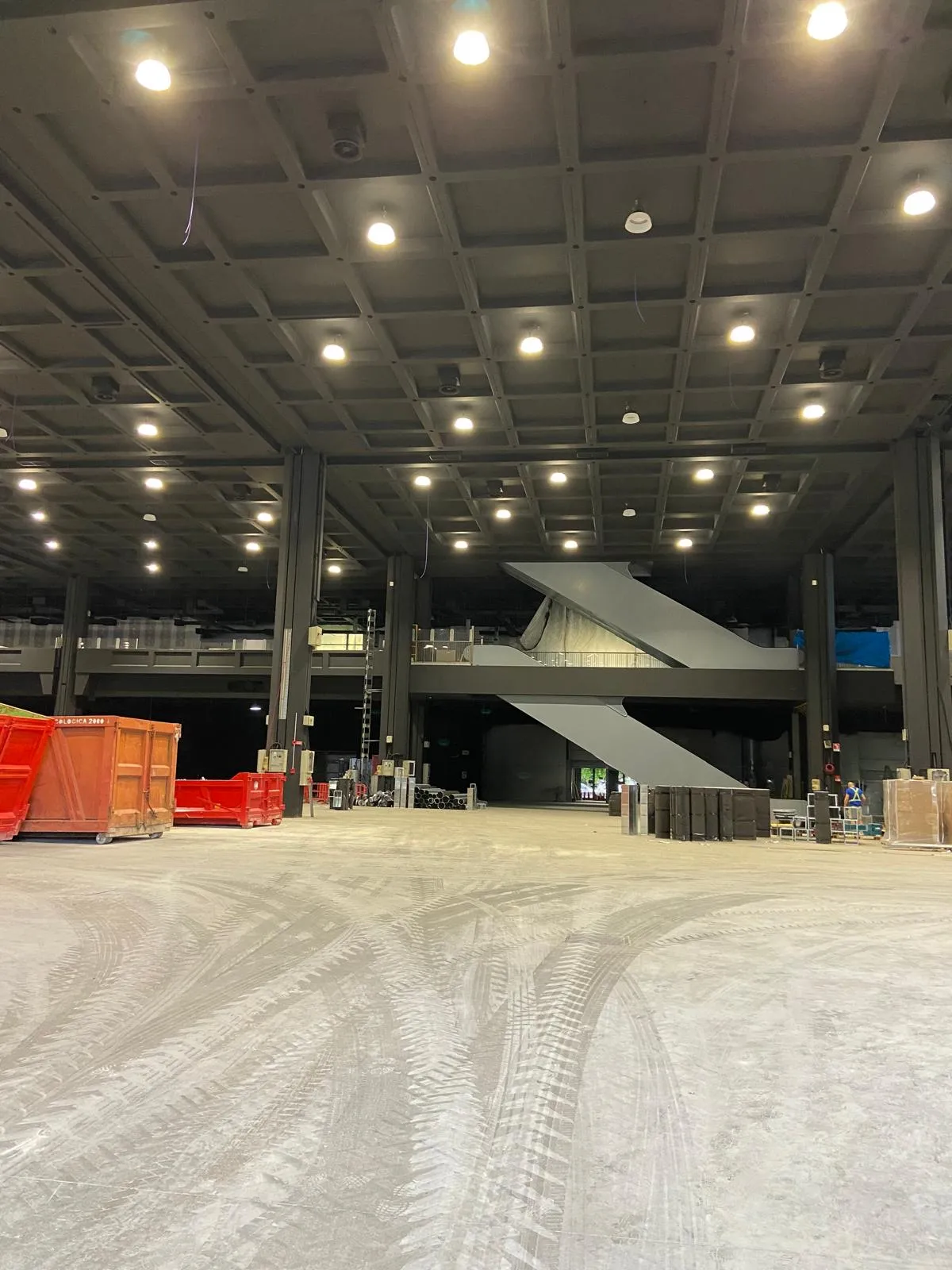 Fieramilanocity Portello: Prima Pavimenti Riqualifica le Superfici con soluzioni in resina e in tessuto vinilico