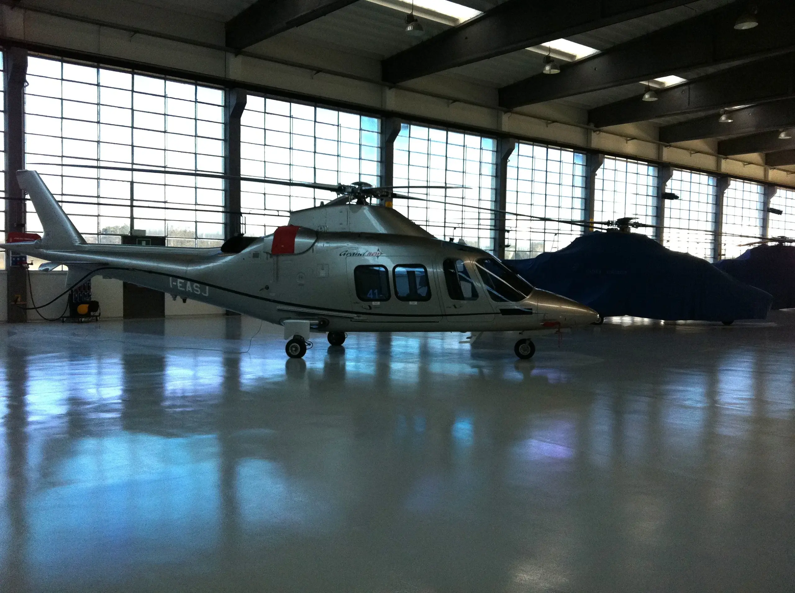 Agusta Westland hangar elicotteri militari-Pavimento in resina