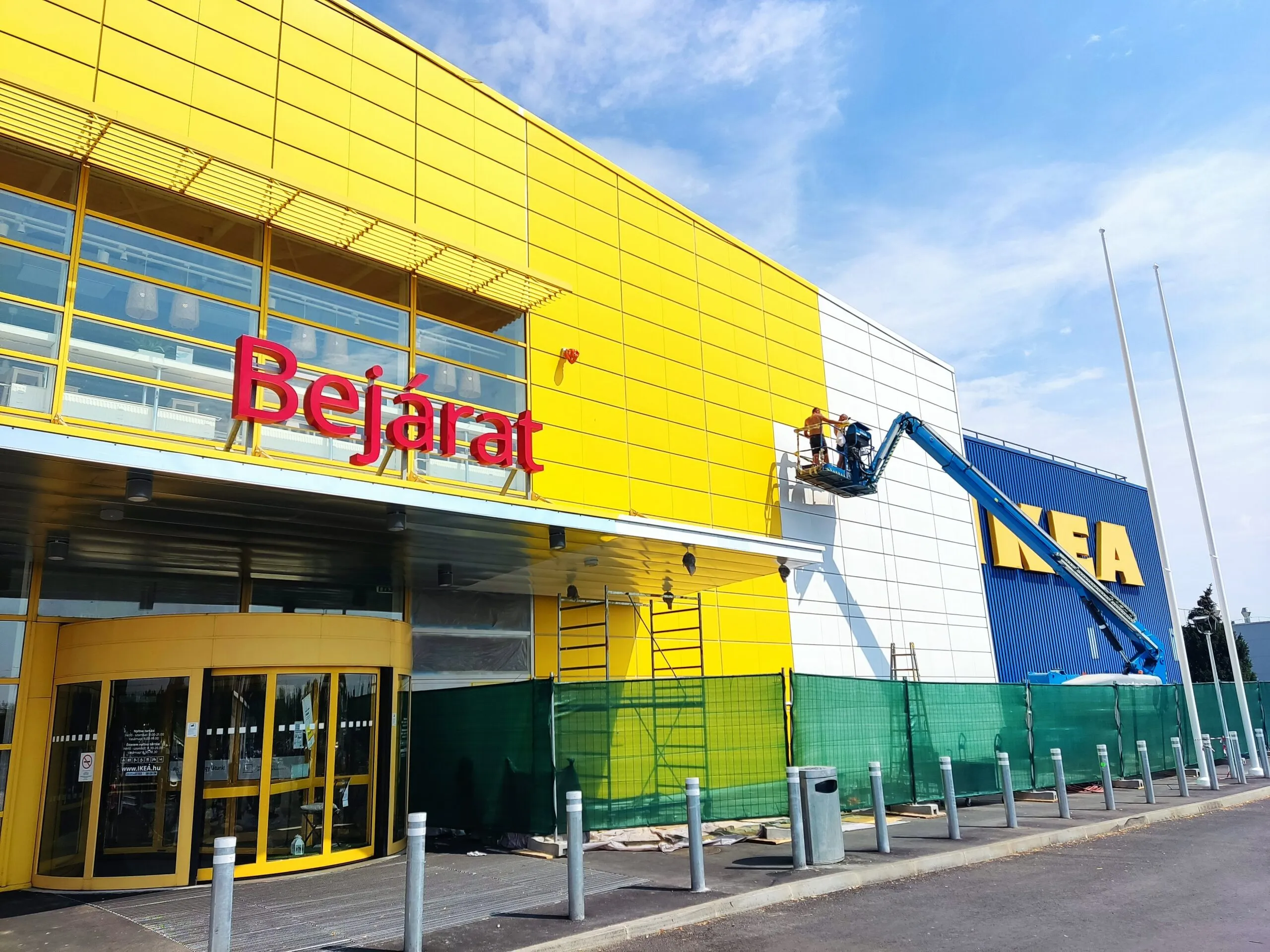 Ikea Budapest Tinteggiatura facciate in lamiera