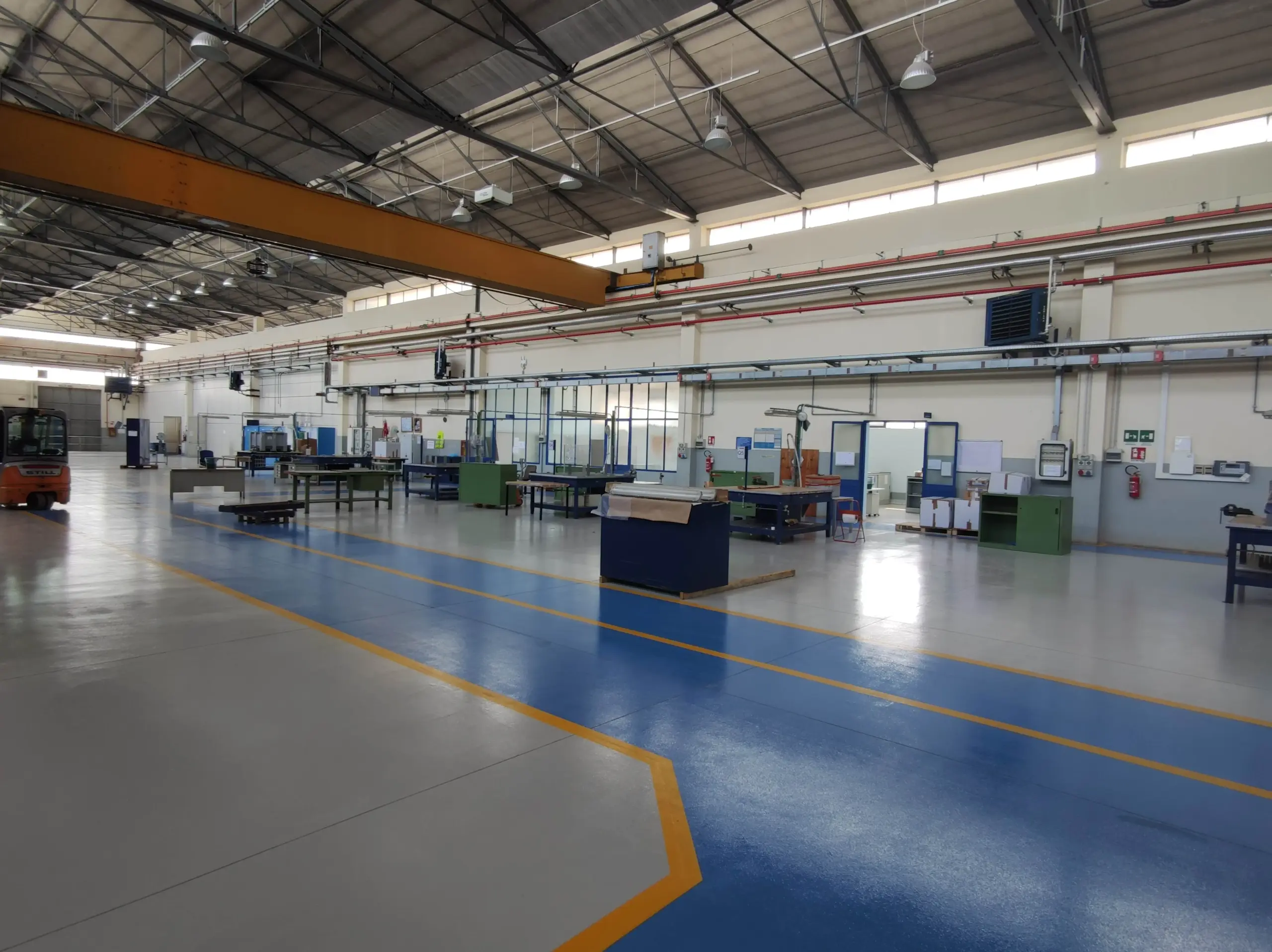 Leonardo Venegono - Reparto compositi PAvimento in resina