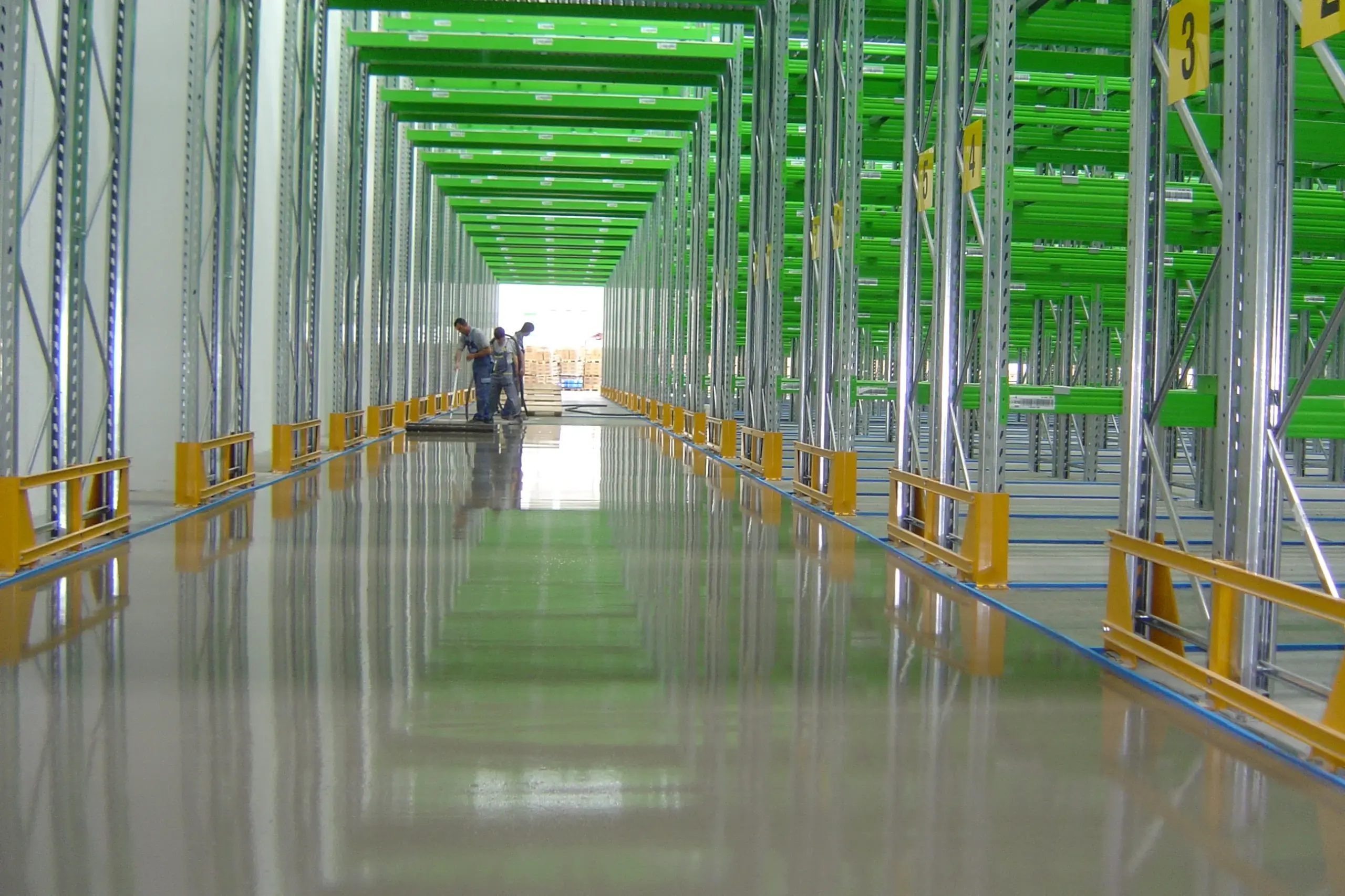 Pavimento in resina magazzino logistico