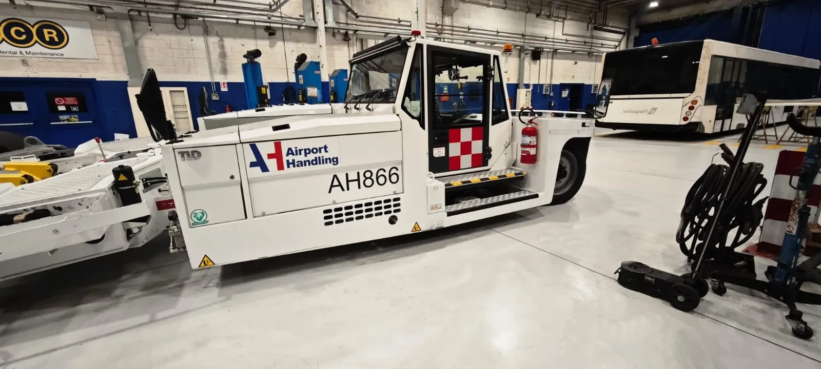 Pavimento in resina multistrato per officine riparazione autobus aeroportuali