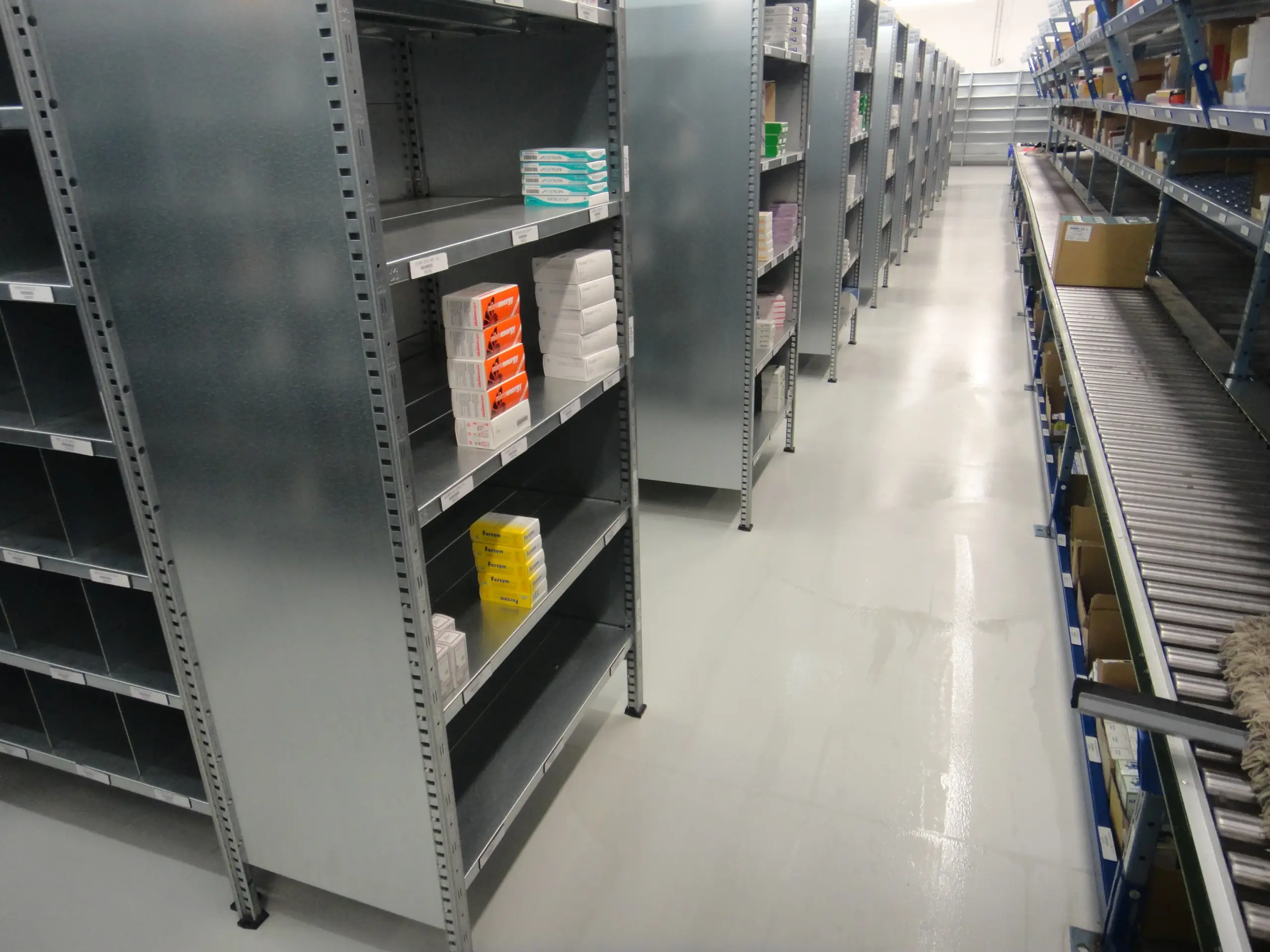 Pavimento in resina per magazzino farmaceutico Alleanza Salute