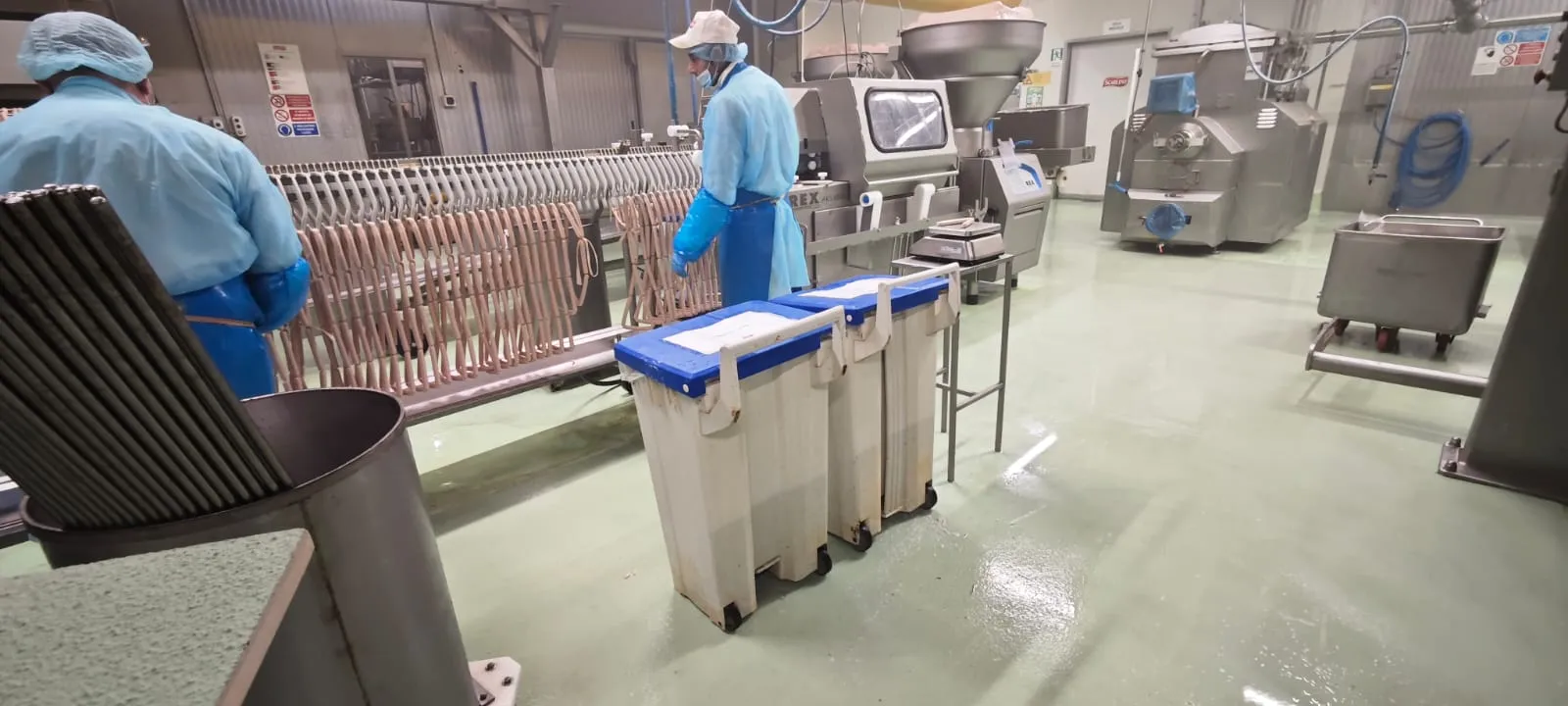 Salumificio Scarlino- Sistema di pavimentazione in cemento poliuretanico, autolivellante, sabbia di quarzo, resina