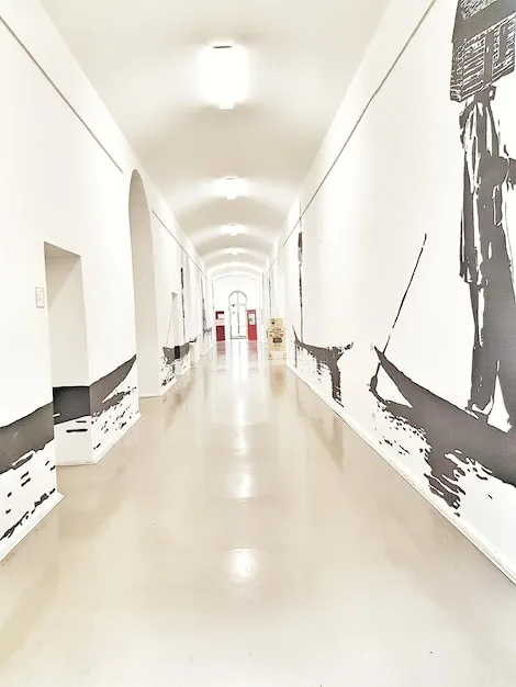 Spazi di servizio museo: pavimento in resina corridoio sale catalogazione e laboratori