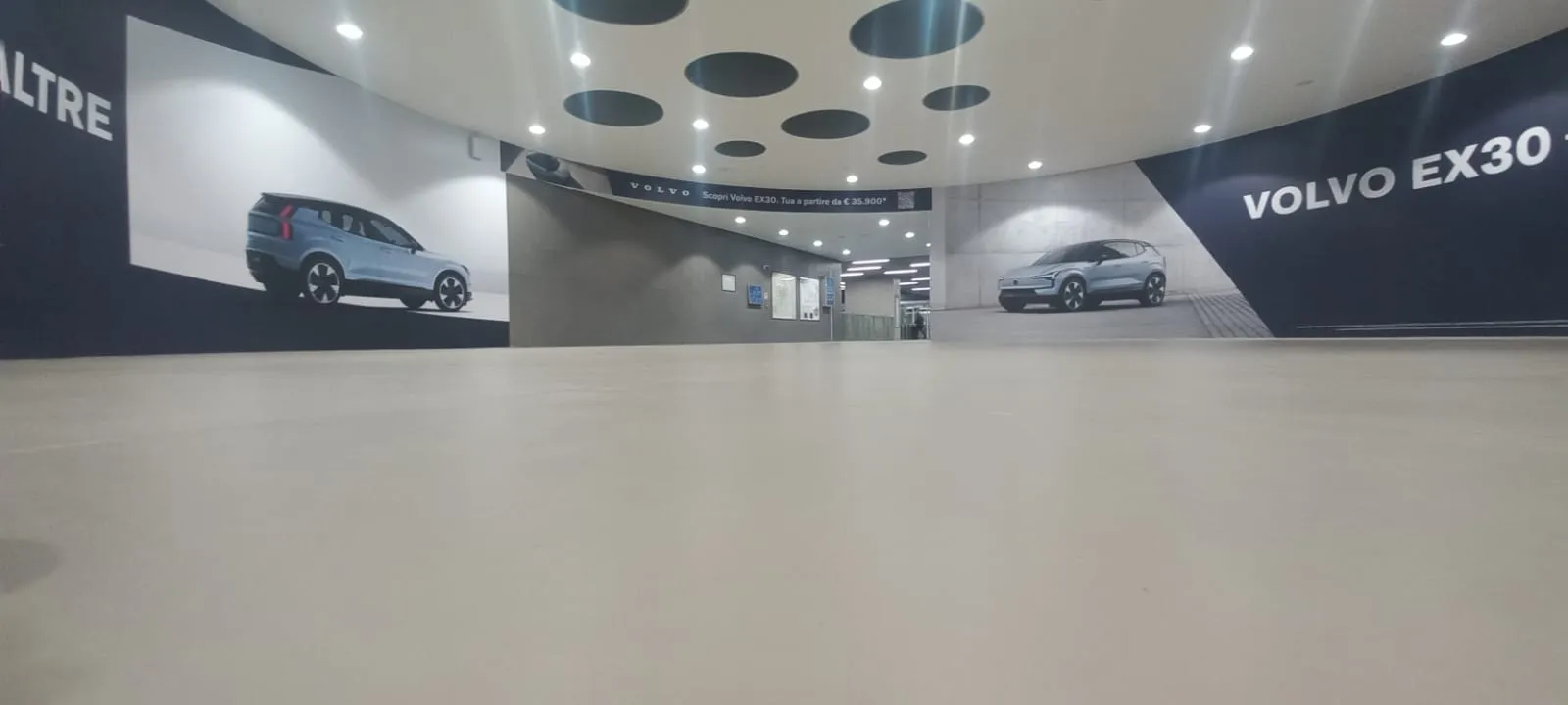 MetroBlu Stazione Linate : Pavimento e pareti con Mapei Ultratop Loft