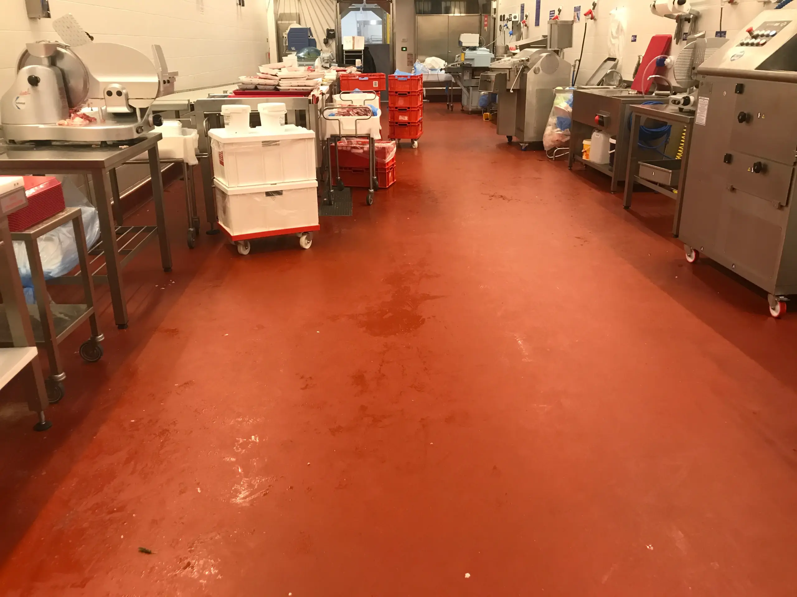 pavimentazione colorata in poliuretano-cemento Sika Ucrete per celle di lavorazione GDO