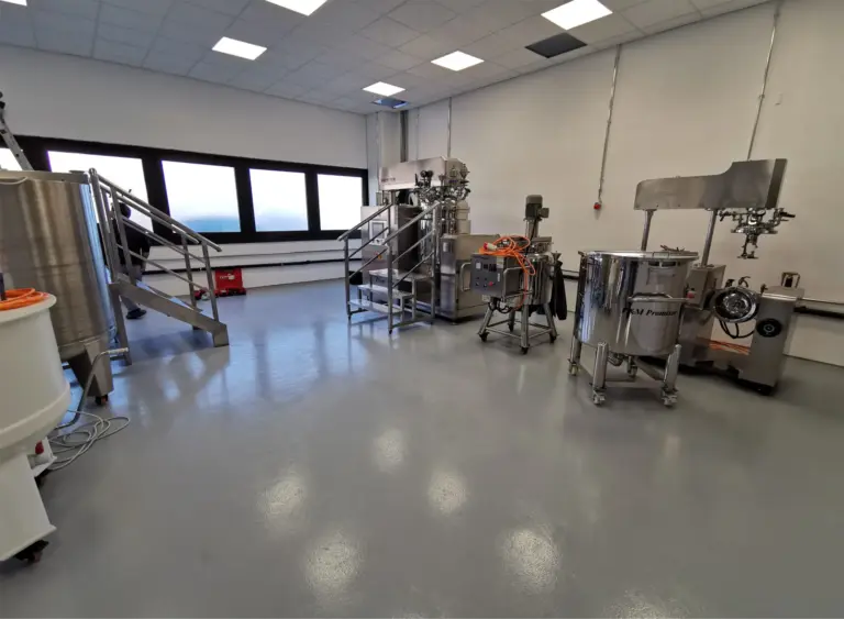 Pavimenti in resina per lab cosmetico Mavex Svizzera