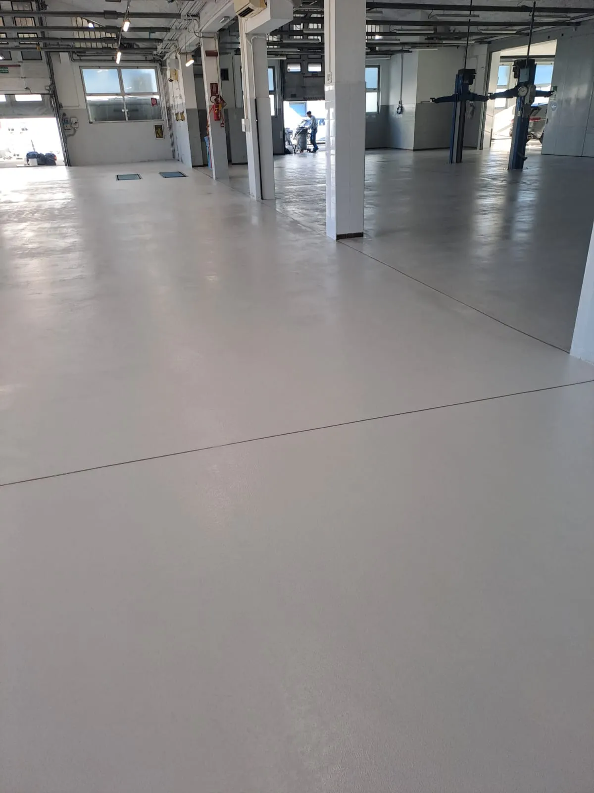 officine-auto-concessionarie-pavimento in resina multistrato epossidico
