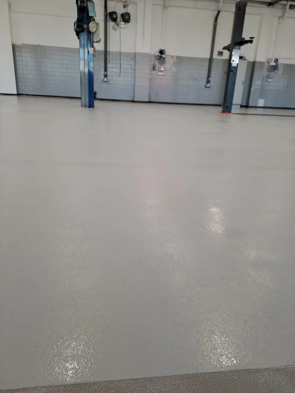 officine-auto-concessionarie-pavimento in resina multistrato epossidico