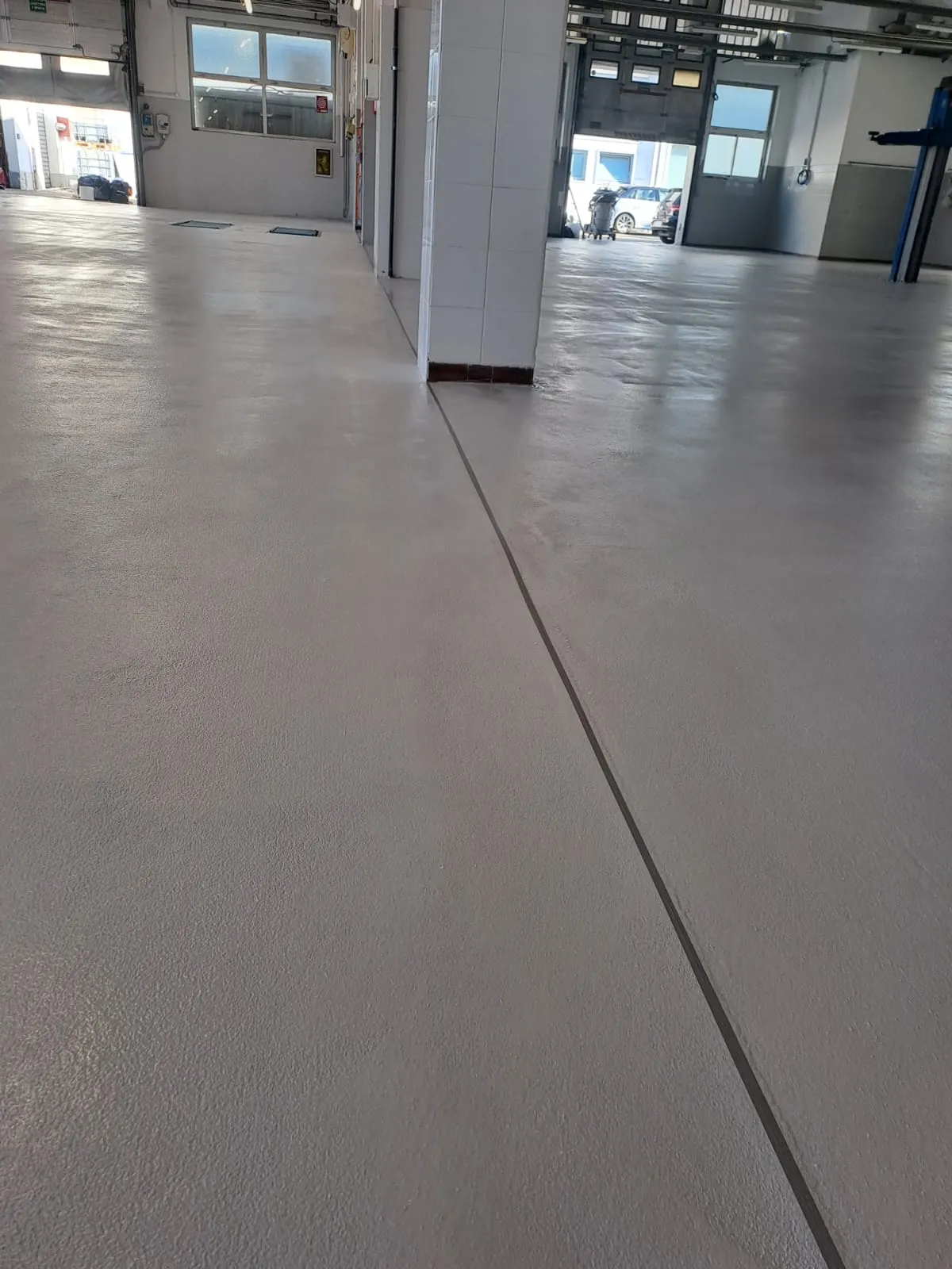 officine-auto-concessionarie-pavimento in resina multistrato epossidico