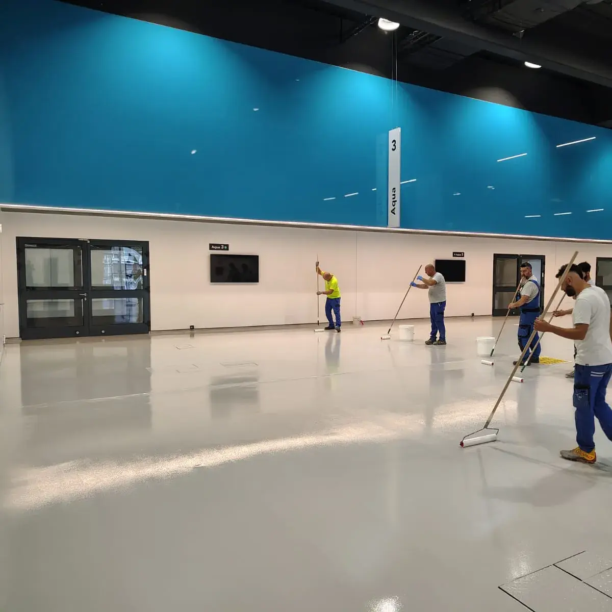 Mapefloor Finish 59 W+finitura trasprente: finitura poliuretanica alifatica bicomponente colorata per il ripristino delle superfici del Centro Congressi MiCo di Fiera Milano