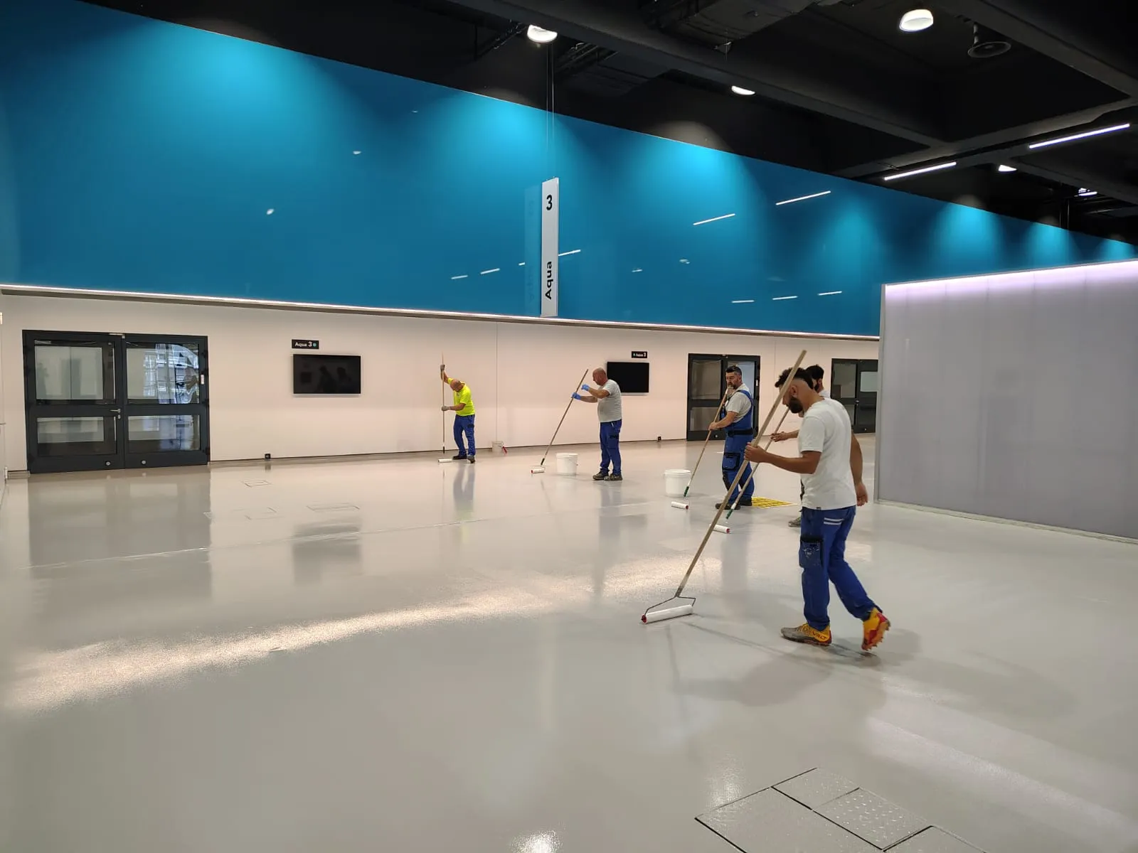 Mapefloor Finish 59 W+finitura trasprente: finitura poliuretanica alifatica bicomponente colorata per il ripristino delle superfici del Centro Congressi MiCo di Fiera Milano